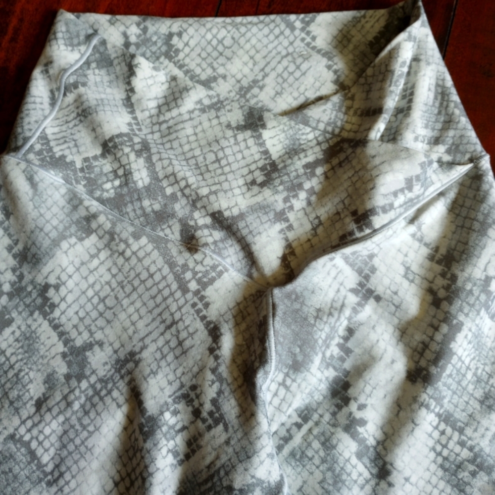 aerie offline full length V waist snakeskin leggings